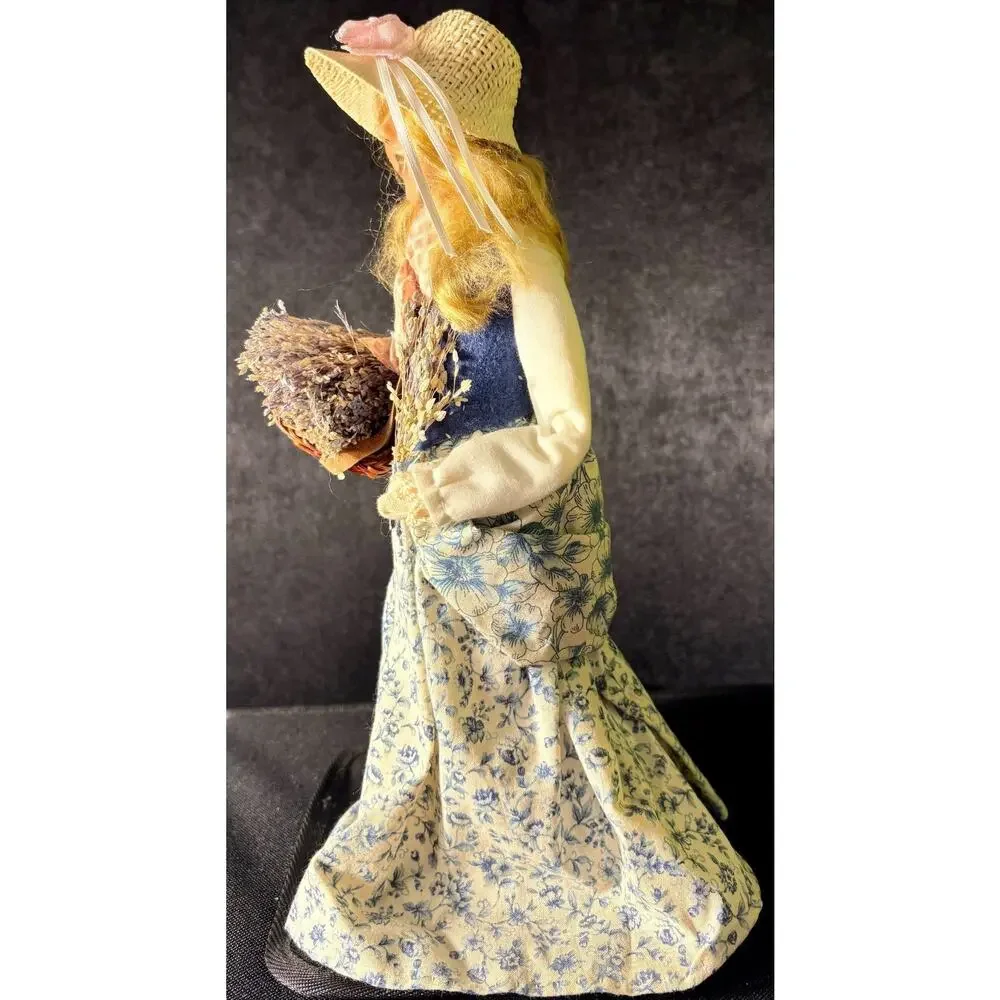 Byers Choice Cries of London Lavender Woman Dated 2002